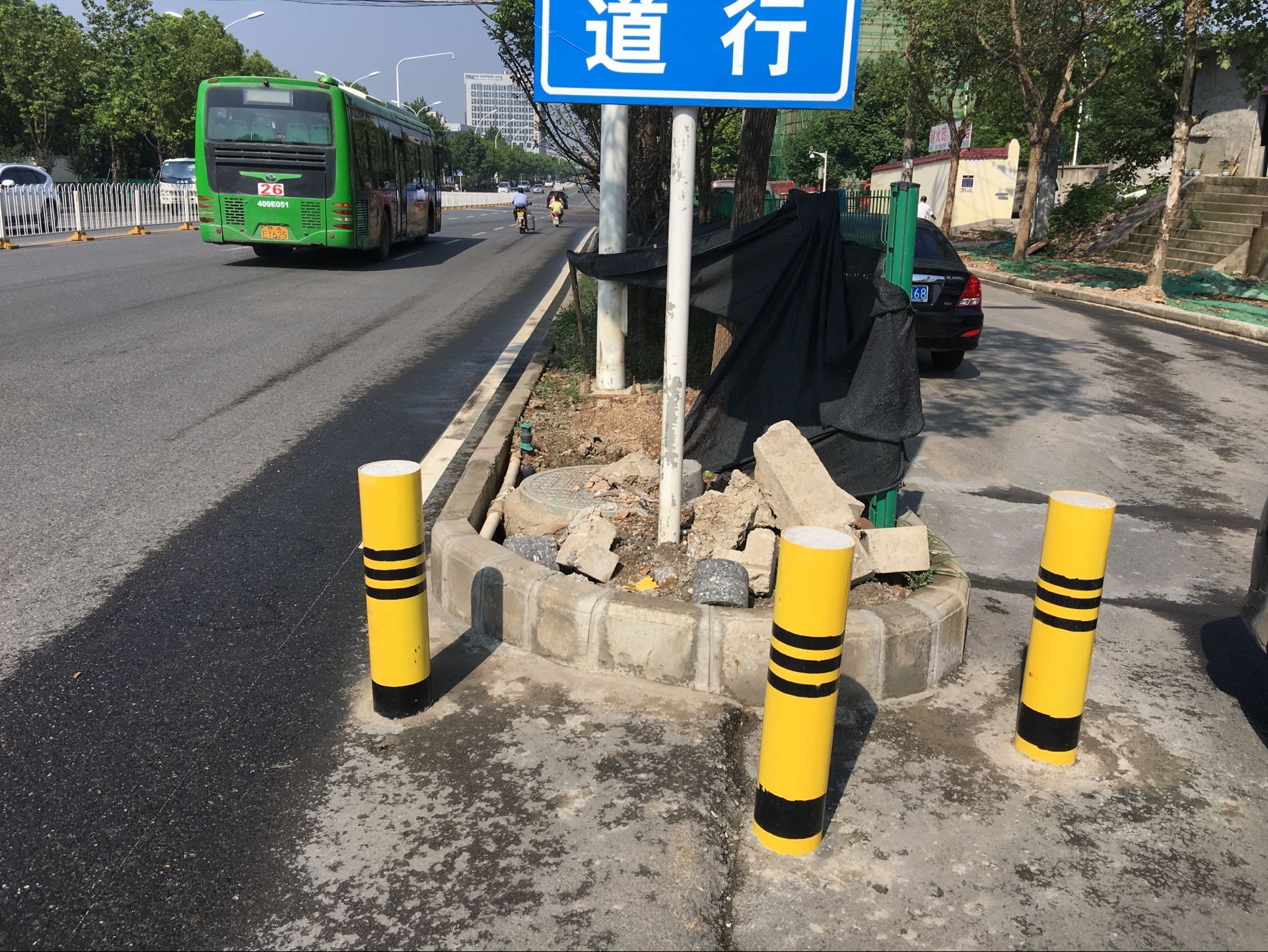 漢陽(yáng)大道花壇隔離柱.jpg